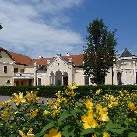 Wellness Hotel Kastiel Jaslovské Bohunice Exterior foto